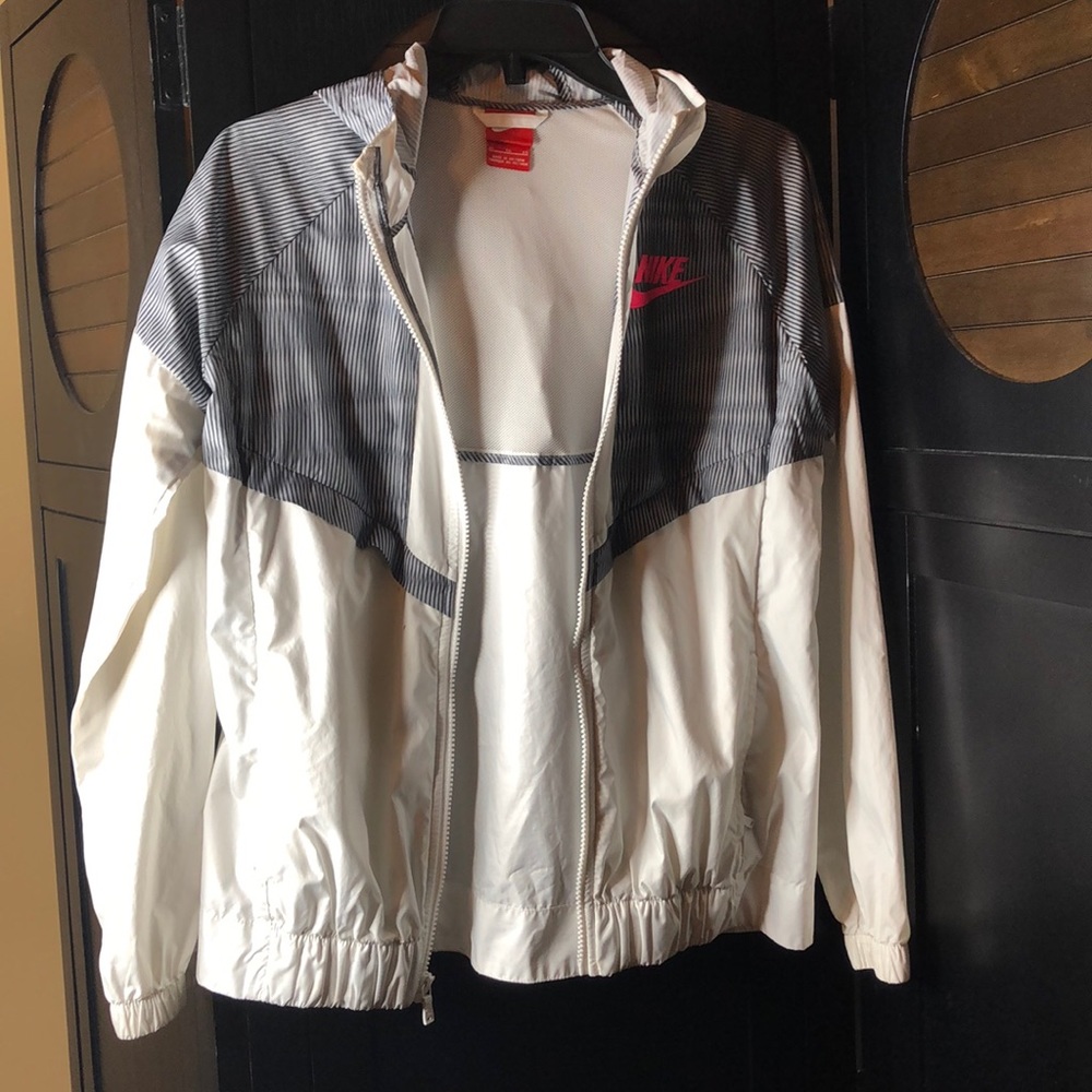 Nike - Picture 3 of 4